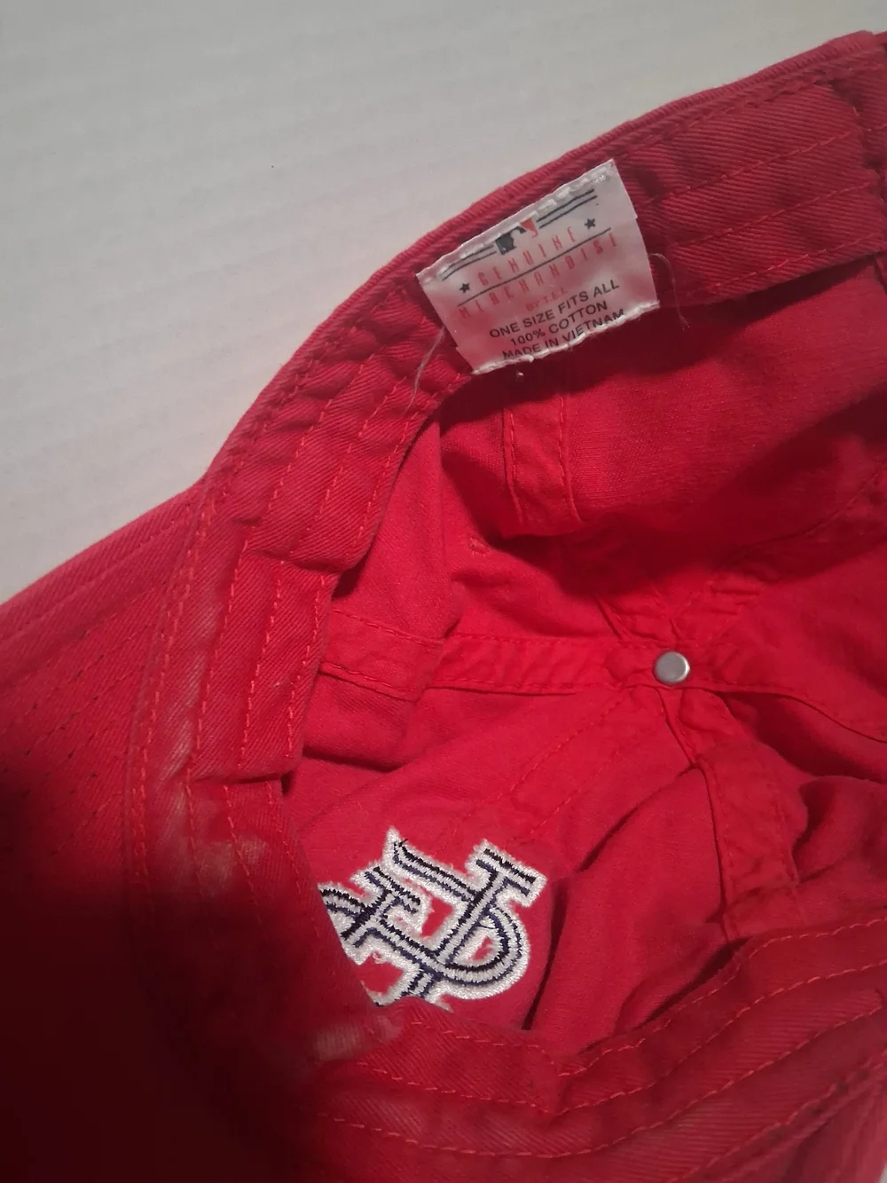 Cardnials Red Embroidered Cap & Grey Nike Tee L. Set Bundle